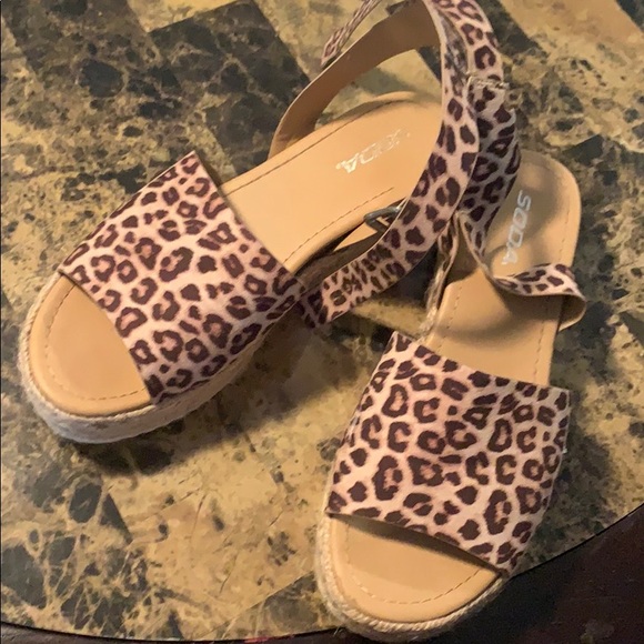 most comfortable platform sandals